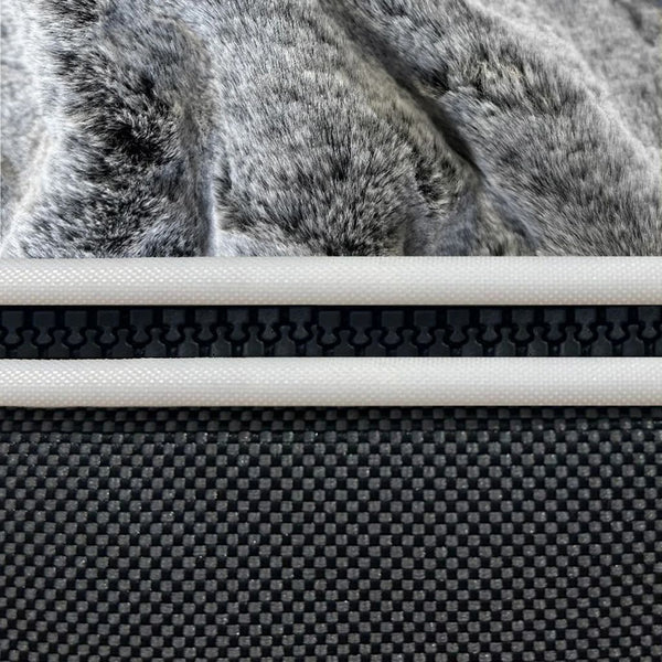 Kleines Hundebett aus formbeständigem Schaumstoff – für drinnen und draußen