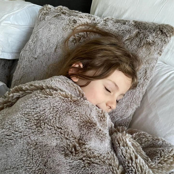 Cuscino - Cuscino deluxe in pelliccia sintetica (Cappuccino)